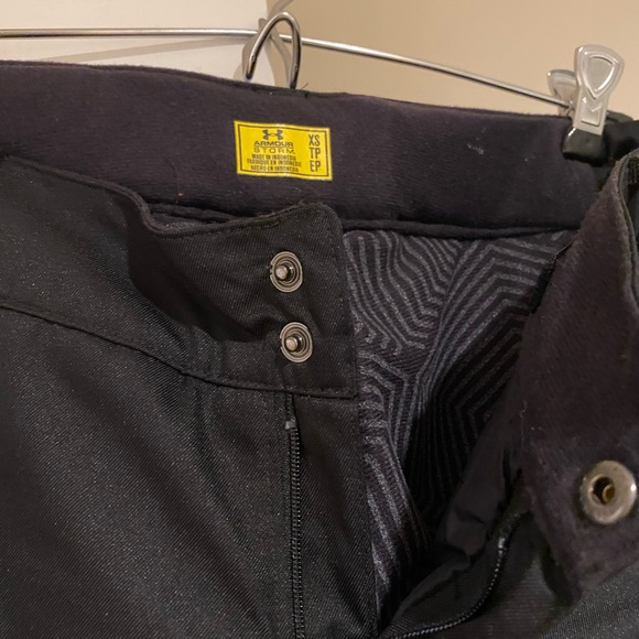 Under Armour Women's Black winter snow pants ❄️ - Picture 10 of 13